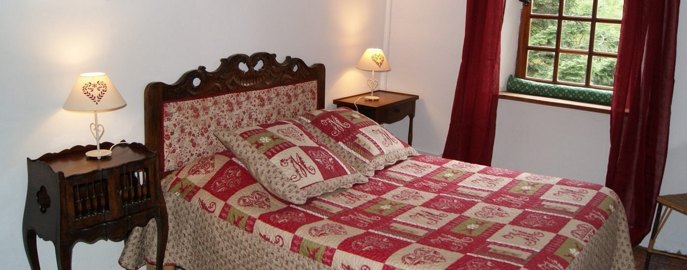 chambre-parentale-gite-mouton-lachaudiere.jpg