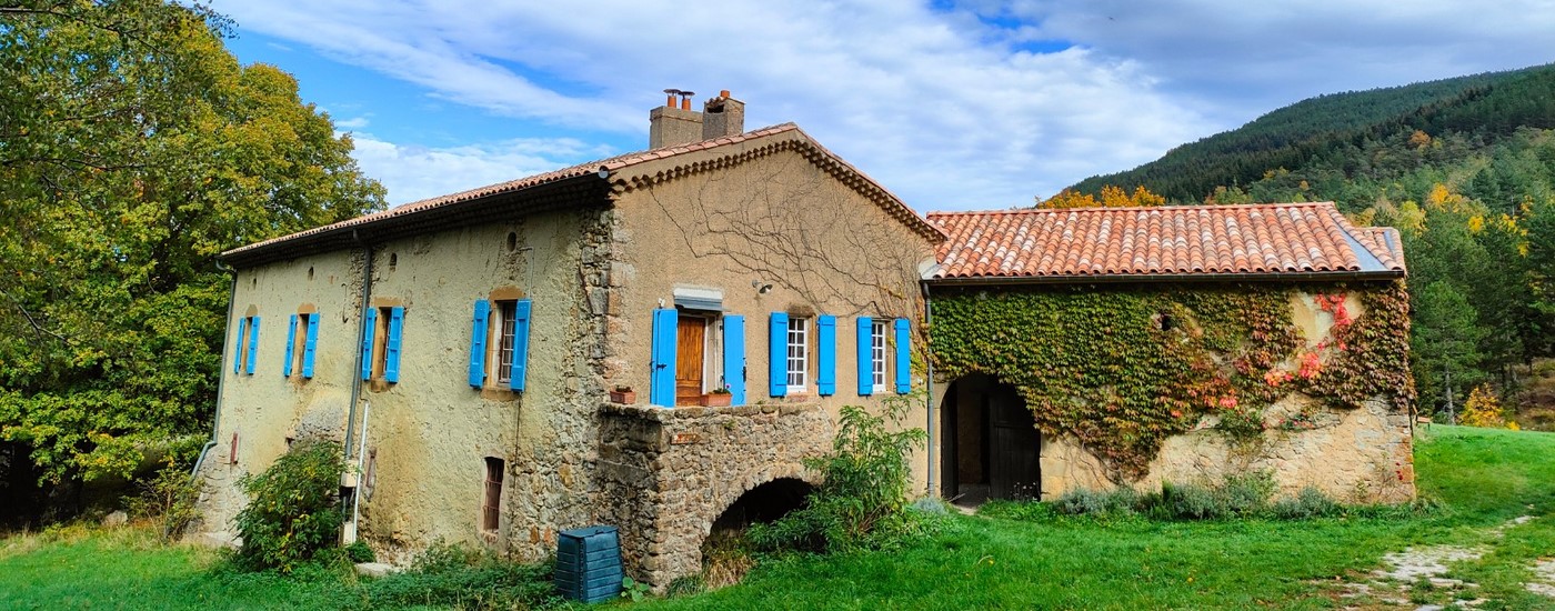 gite-la-chaudiere-drome-mouton-facade.jpg